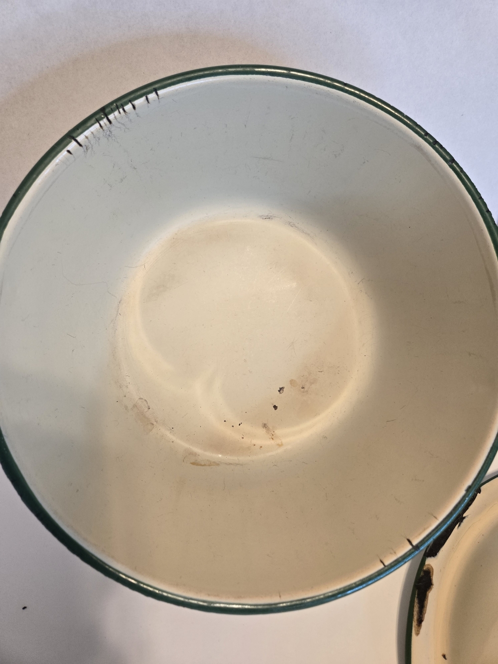 Vintage 1970s Cream Enamel Pot with Red Floral Design,Green Trim. - Picture 8 of 13